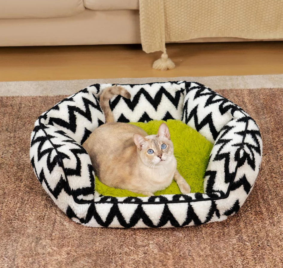 WAGNESTG  Plush Retreat Cat Bed-The Warm Hugger