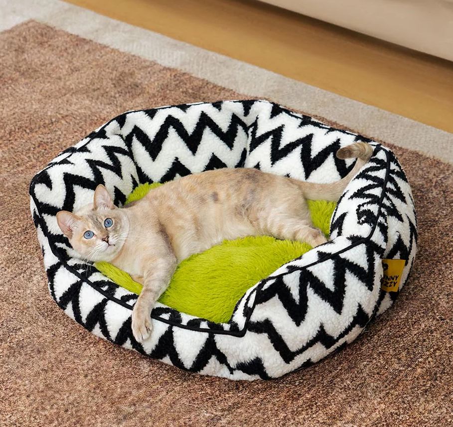 WAGNESTG  Plush Retreat Cat Bed-The Warm Hugger